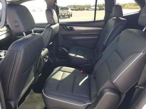 Used 2025 Buick Enclave Sport Touring image 23