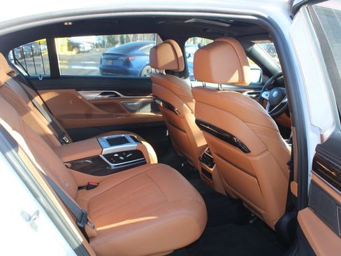 Used 2019 BMW 740i w/ Executive Package image 23