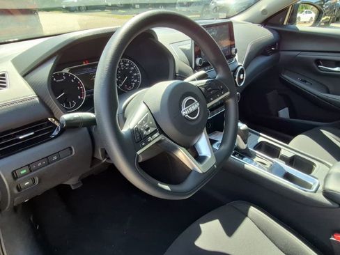 Used 2025 Nissan Sentra SV image 6