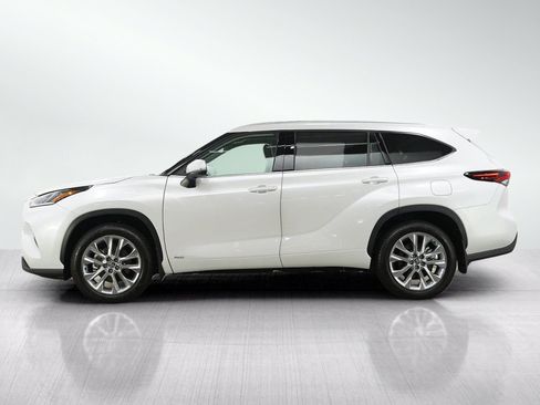 Used 2026 Toyota Highlander Limited AWD/4WD image 2