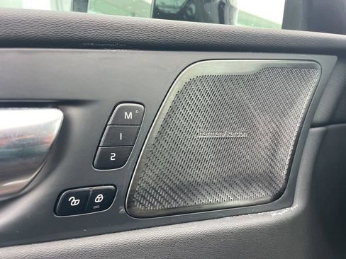 Certified 2023 Volvo XC60 B5 Plus w/ Climate Package image 29