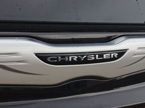 Used 2024 Chrysler Pacifica Touring-L FWD image 30