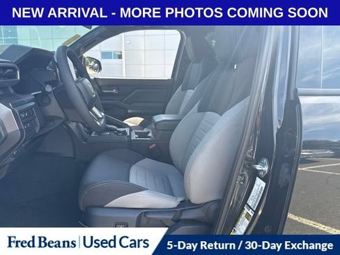 Used 2025 Toyota Tacoma TRD Off-Road AWD/4WD image 11