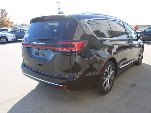 New 2026 Chrysler Pacifica Pinnacle image 7