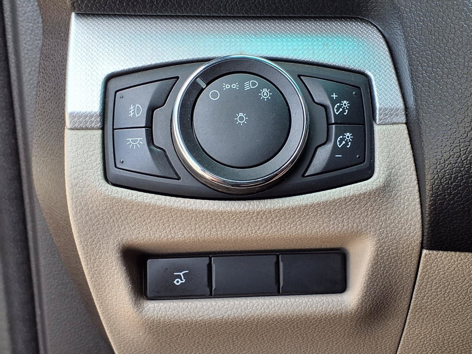 Used 2014 Ford Explorer XLT w/ Equipment Group 202A FWD image 19