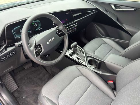 Certified 2026 Kia Niro FWD image 8
