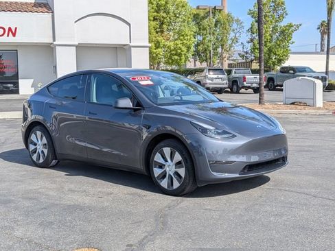 Used 2023 Tesla Model Y 2WD image 3