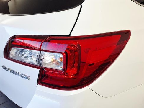 Used 2019 Subaru Outback 2.5i Limited image 9