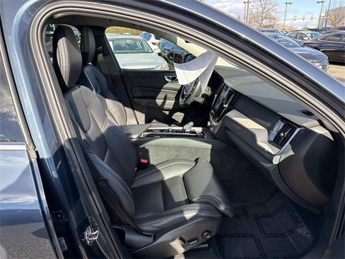 Used 2022 Volvo XC60 B6 Inscription w/ Advanced Package image 9