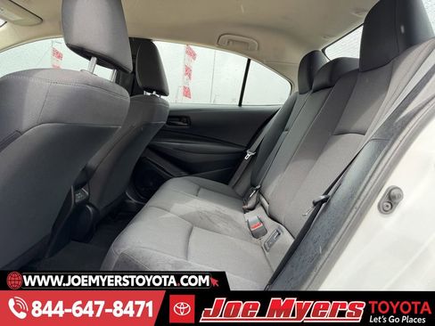 Used 2025 Toyota Corolla LE image 27