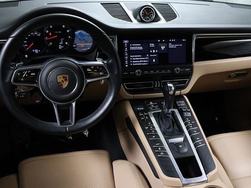 Used 2021 Porsche Macan image 16