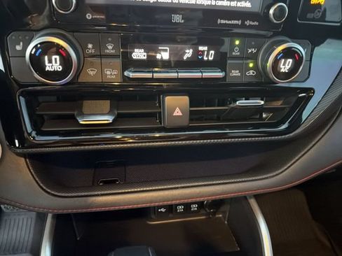 Used 2021 Toyota Highlander XSE FWD image 22