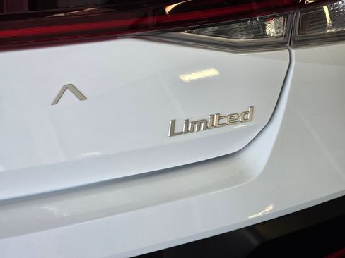 New 2026 Hyundai Elantra Limited FWD image 15