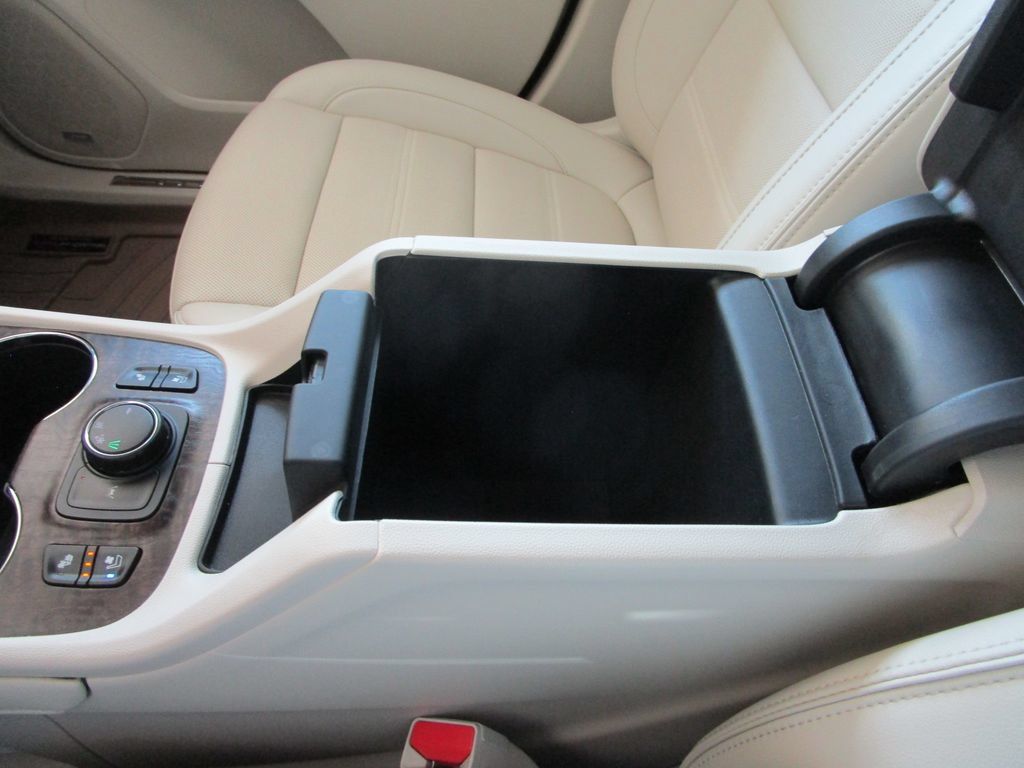 Used 2023 GMC Acadia Denali w/ Denali Ultimate Package FWD image 43