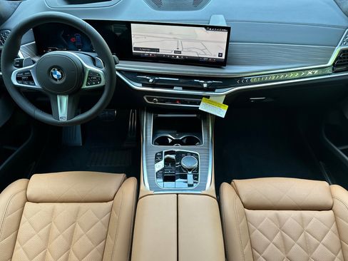Certified 2025 BMW X7 xDrive40i w/ M Sport Package image 10