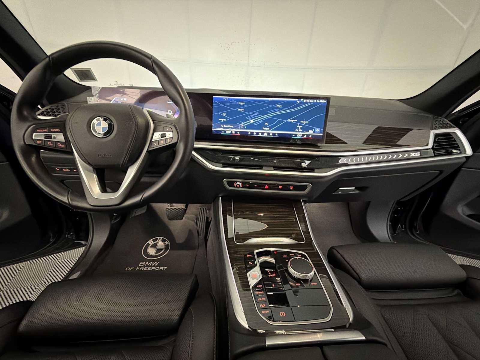 Used 2024 BMW X5 xDrive40i w/ Parking Assistance Package AWD/4WD image 16