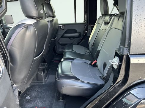 Used 2018 Jeep Wrangler Unlimited Sahara w/ Uconnect 4C Nav & Sound Group AWD/4WD image 25