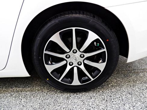 Used 2016 Acura TLX FWD image 19