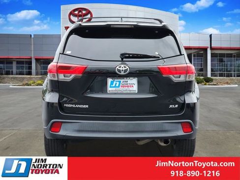Used 2019 Toyota Highlander XLE FWD image 7