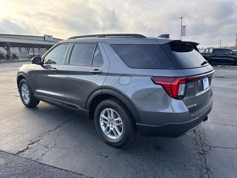 New 2026 Ford Explorer Active w/ Active Comfort Package image 7