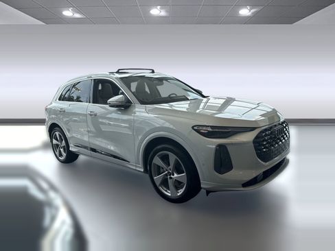 Certified 2025 Audi Q5 Prestige AWD/4WD image 7
