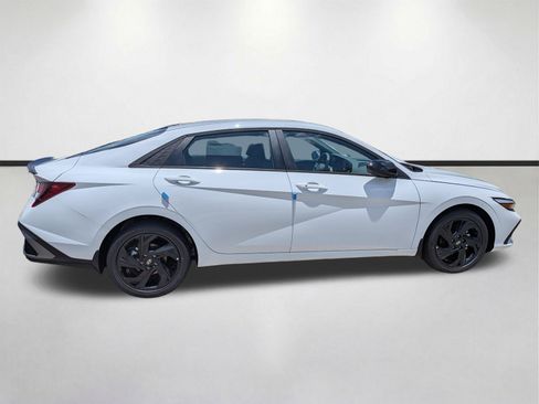 New 2026 Hyundai Elantra SE FWD image 3