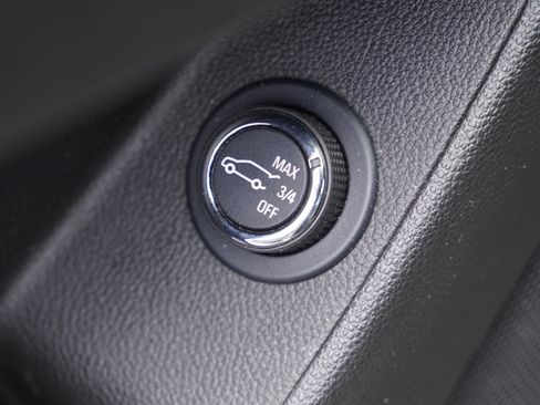 Used 2023 Chevrolet Traverse LT FWD image 18