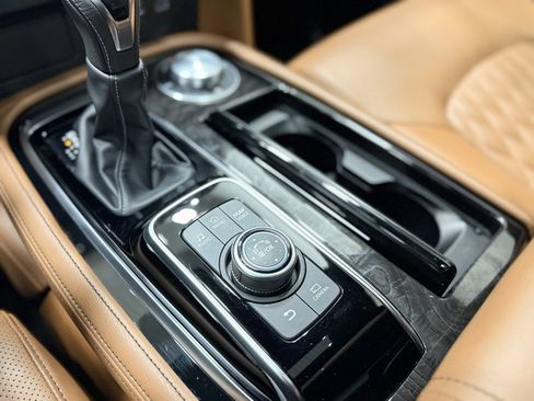 Used 2024 INFINITI QX80 Sensory image 32