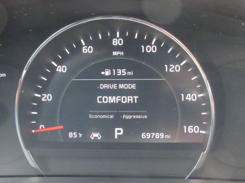 Used 2019 Kia Sorento SX image 2