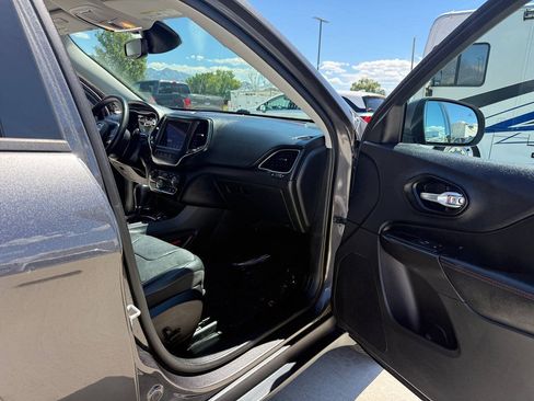 Used 2021 Jeep Cherokee Trailhawk w/ Technology Group AWD/4WD image 22