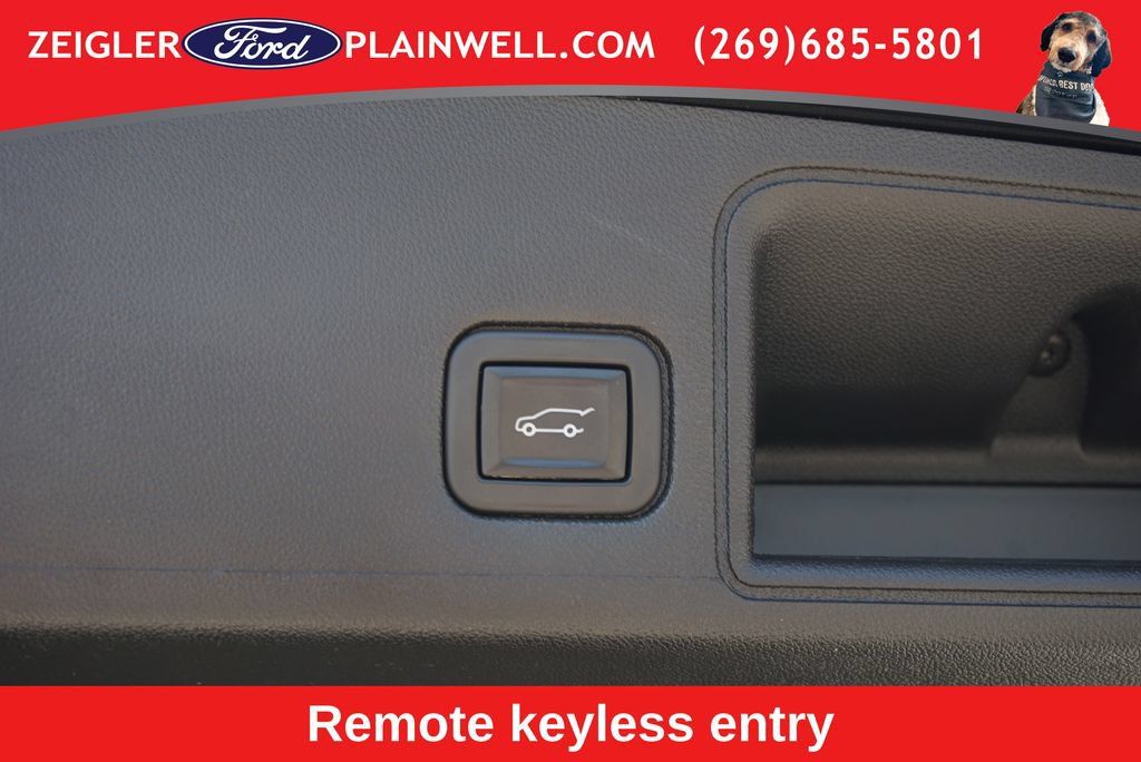 Used 2022 GMC Terrain SLT w/ Tech Package AWD/4WD image 11