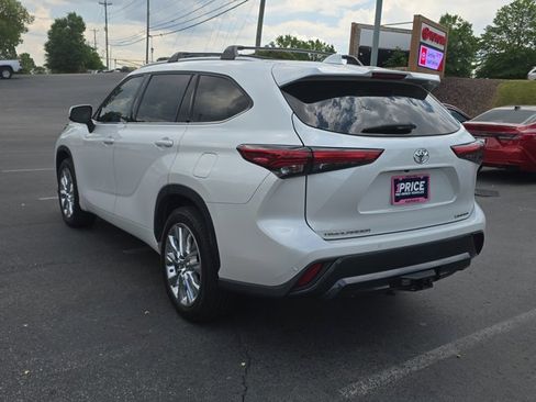 Used 2023 Toyota Highlander Limited FWD image 5