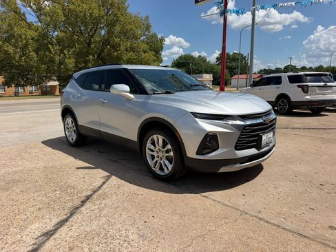 Used 2020 Chevrolet Blazer LT FWD image 2