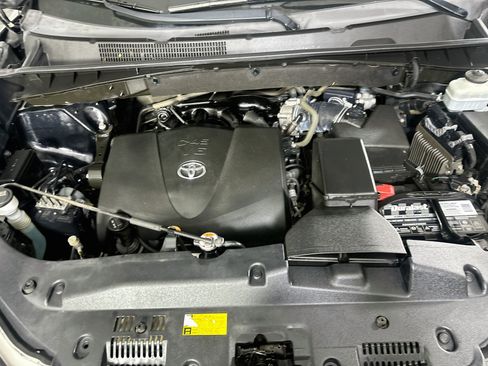 Used 2019 Toyota Highlander XLE FWD image 32