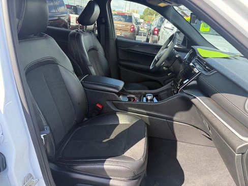 Used 2025 Jeep Grand Cherokee L Altitude image 9