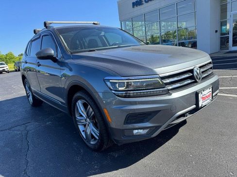 Used 2018 Volkswagen Tiguan SEL Premium w/ 3rd Row Seat Package AWD/4WD image 2