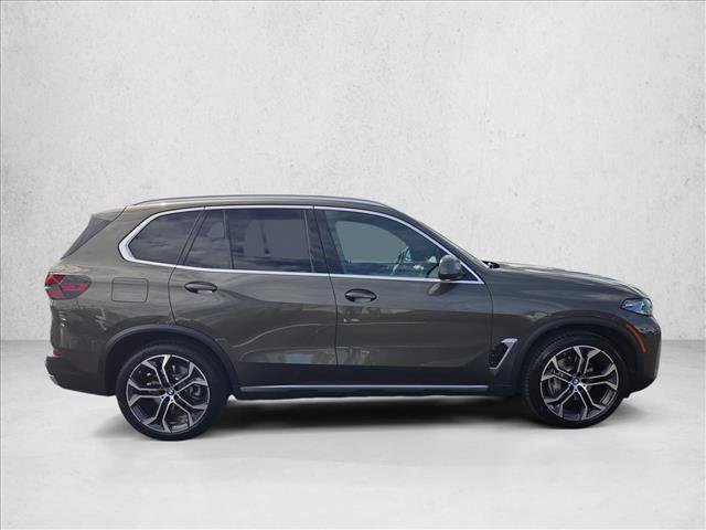 Used 2024 BMW X5 xDrive40i w/ Premium Package AWD/4WD image 4