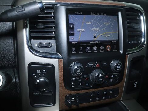 Used 2015 RAM 3500 Laramie w/ Convenience Group AWD/4WD image 25