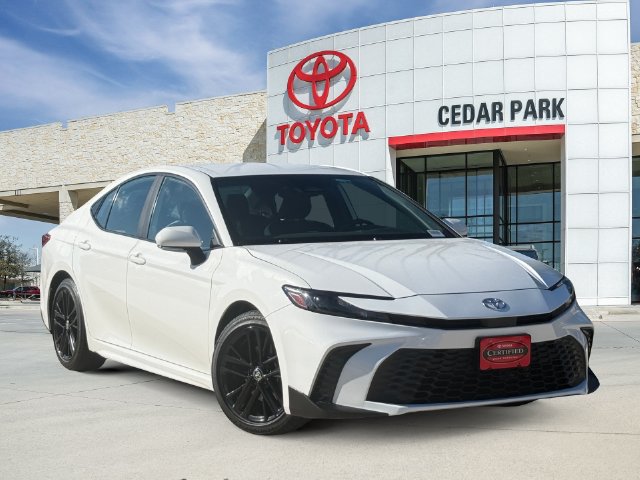 Used 2025 Toyota Camry SE FWD image 1