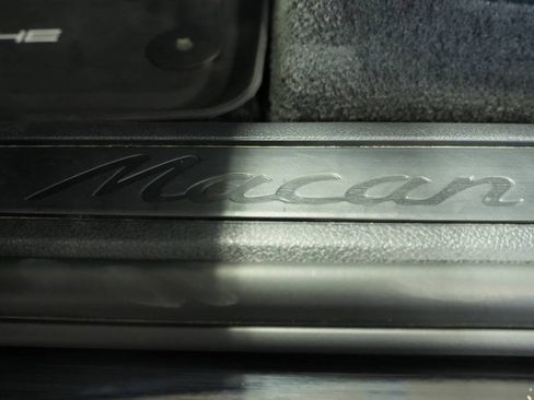 Used 2024 Porsche Macan image 32
