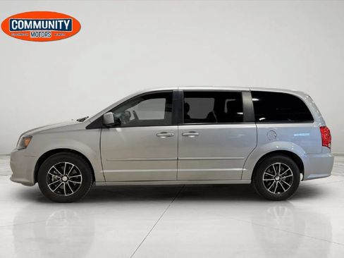 Used 2016 Dodge Grand Caravan SE FWD image 3