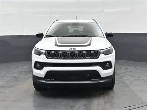 New 2026 Jeep Compass Latitude image 8