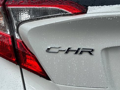 Used 2018 Toyota C-HR XLE image 8