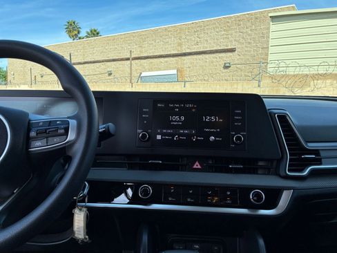 Used 2025 Kia Sportage LX image 21