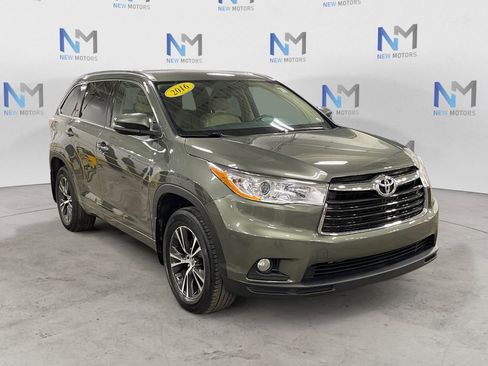 Used 2016 Toyota Highlander XLE AWD/4WD image 7