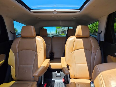 Used 2018 Buick Enclave Essence FWD image 18