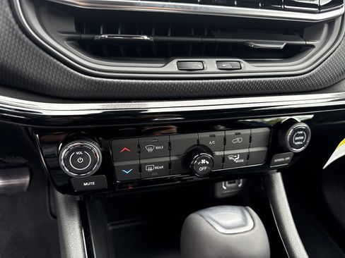 New 2026 Jeep Compass Latitude image 31