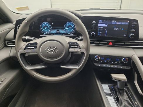 Used 2021 Hyundai Elantra SEL w/ Convenience + Premium Package FWD image 22