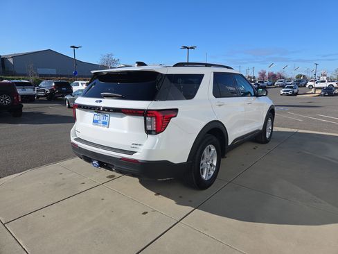 New 2026 Ford Explorer Active image 5