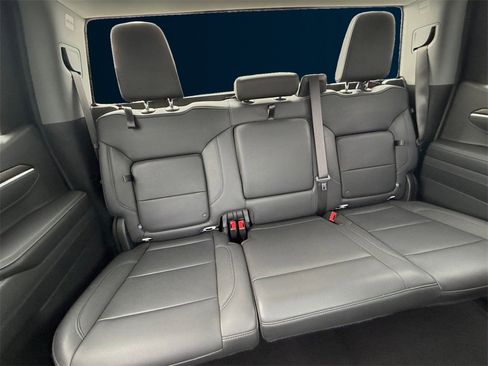 Used 2025 GMC Sierra 1500 SLT image 18